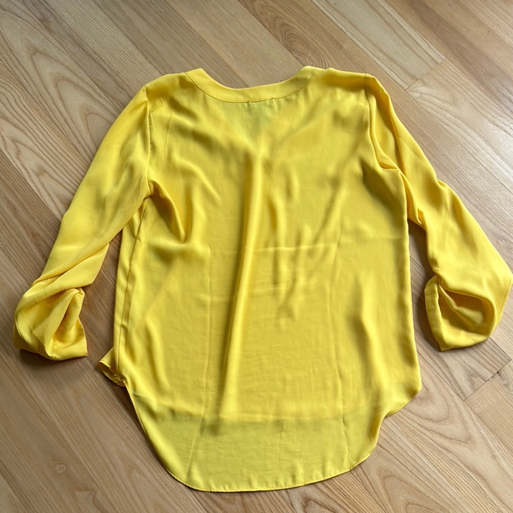 Jones New York Yellow Blouse Size S Relaxed Fit V Neck Lightweight - Picture 4 of 8